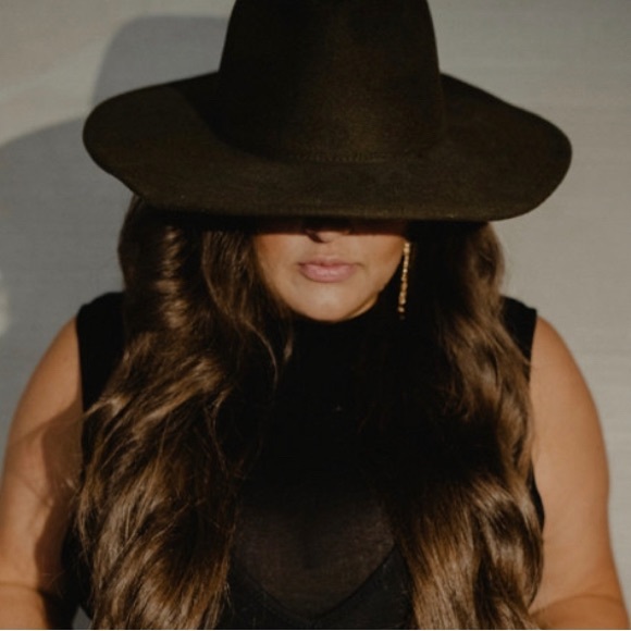 Meet your Posher, Teaghan - Picture 1 of 1